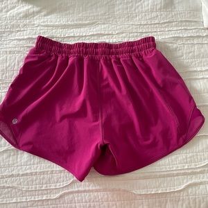 Lululemon Hotty Hot Low-Rise Lined 4” short